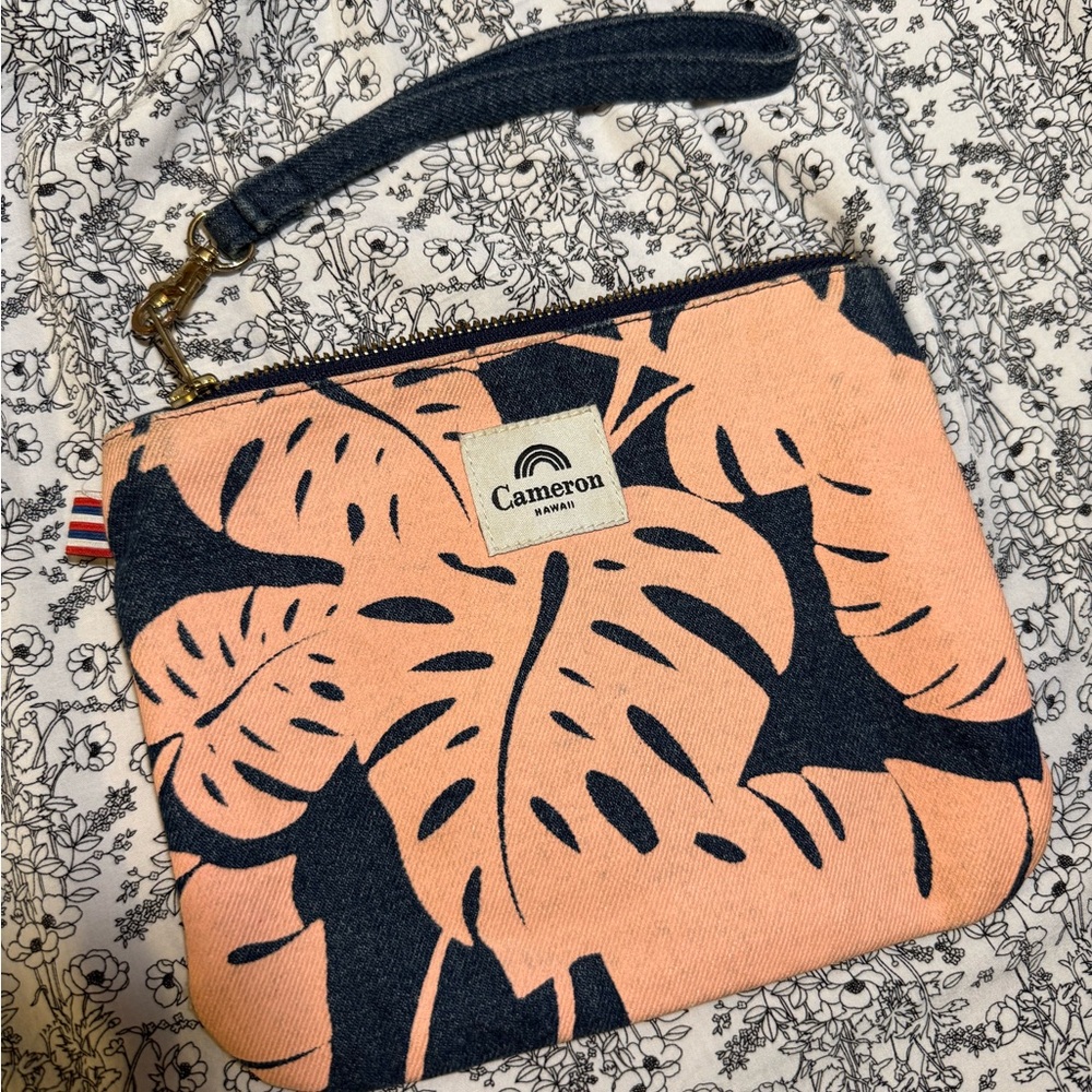 🆓 Blue and Peach Leaf Print Wristlet or Clutch